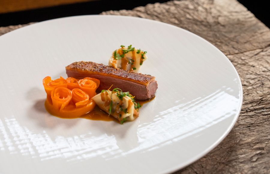 Patron Andreas Hillejan nutzt das Potenzial der ländlichen Küche und setzt im Marktrestaurant auf anspruchsvolle, alpenländische Gerichte mit frischen, saisonalen Produkten aus der Region.