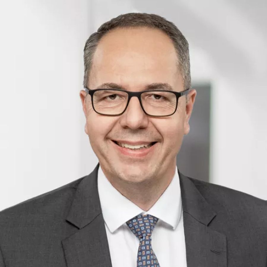 Experte Markus Stoll rechnet vor, wie viele Steuern man mit dem Medianlohn in den Deutschschweizer Kantonshauptstädten zahlen muss.