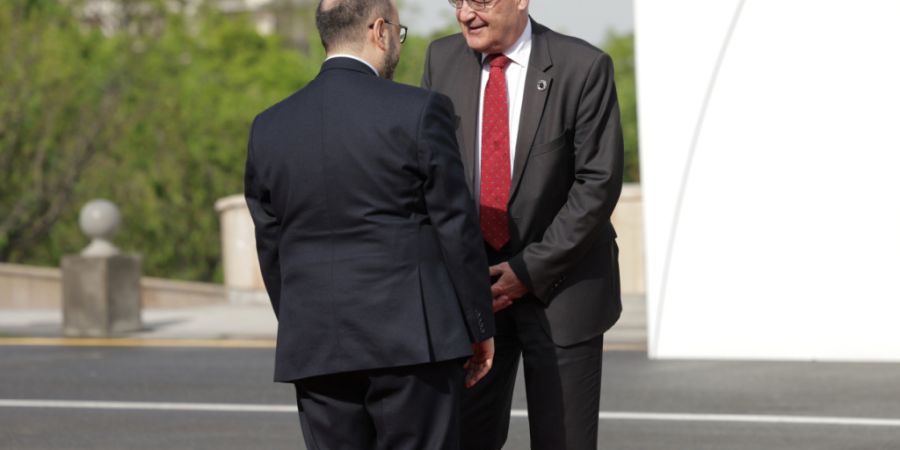 Bundespräsident Guy Parmelin bei seiner Ankunft am Treffen der Europäischen Politischen Gemeinschaft (EPG) in der armenischen Hauptstadt Eriwan.