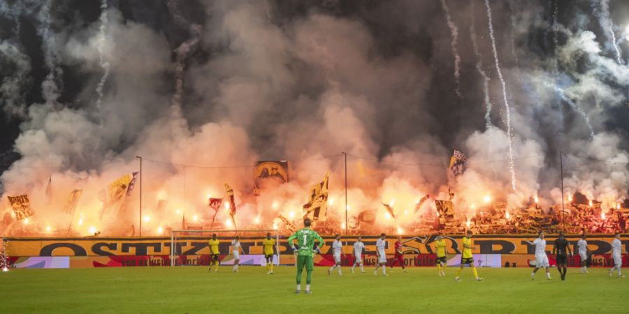 Bereits während des Cupspiels am 20. September 2025 zwischen dem FC Aarau und dem BSC Young Boys wurde Pyrotechnik gezündet. (Archivbild)