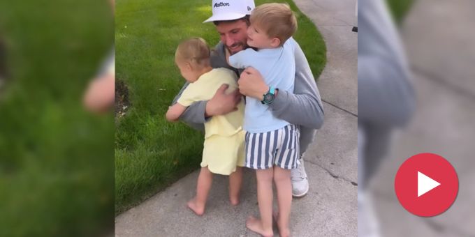 Silberheld zu Hause - Hier darf Nati-Captain Josi seine Kids knuddeln