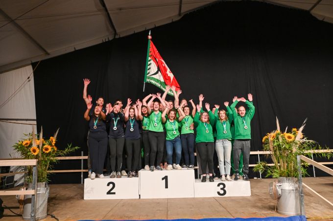 Strahlende Siegerinnen und Sieger! Der STV Himmelried holt sich den Indiaca-Sieg in der Kategorie Mixed open. STV Himmelried Solothurner Kantonalturnfest