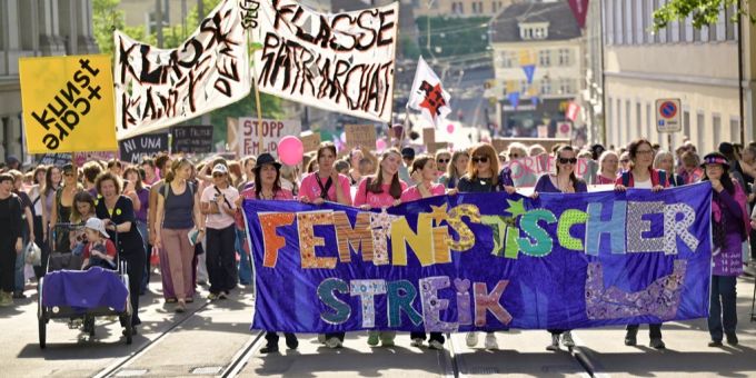Heute Freitag gehen schweizweit Tausende Menschen zum feministischen Streik auf die Strasse, wie hier in Basel. feministischer streik