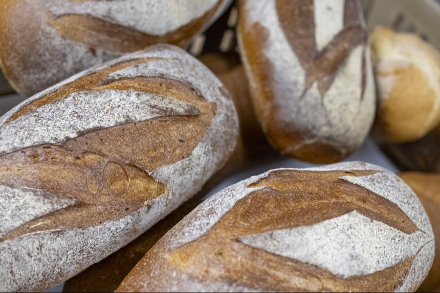Für Lebensmittel wie Brot geben Schweizerinnen und Schweizer nur noch 6,8 Prozent ihres Bruttoeinkommens aus.