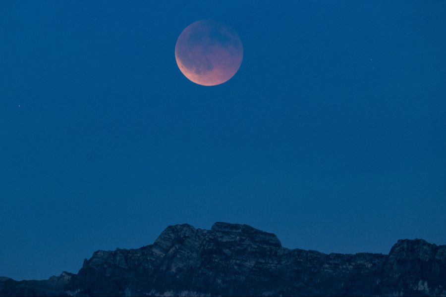 Der Blutmond in der Nähe von Zürich.