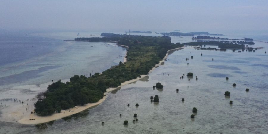 Die rund 1500 Insel-Bewohner von Pari nördlich der indonesischen Hauptstadt Jakarta sind von der Klimaerwärmung, die Konzerne wie Holcim mitverursachten, existenziell bedroht, argumen...