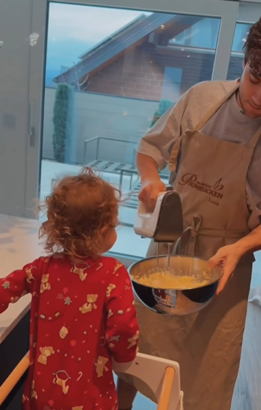 Am Tag zuvor verwandelte sich das Zuhause der Hännis in eine Backstube.