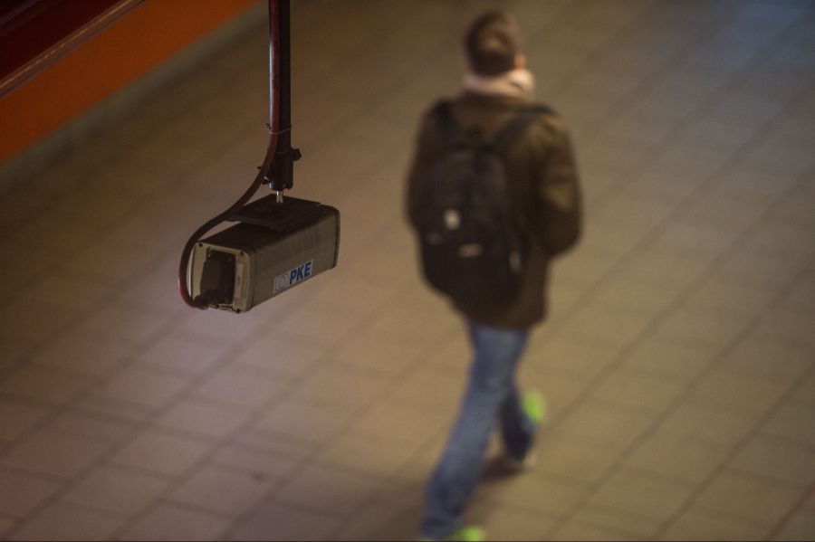 Auch wenn die Personen auf den Aufnahmen in Schinznach-Dorf nicht identifiziert werden konnten, waren die Bilder illegal. (Symbolbild)