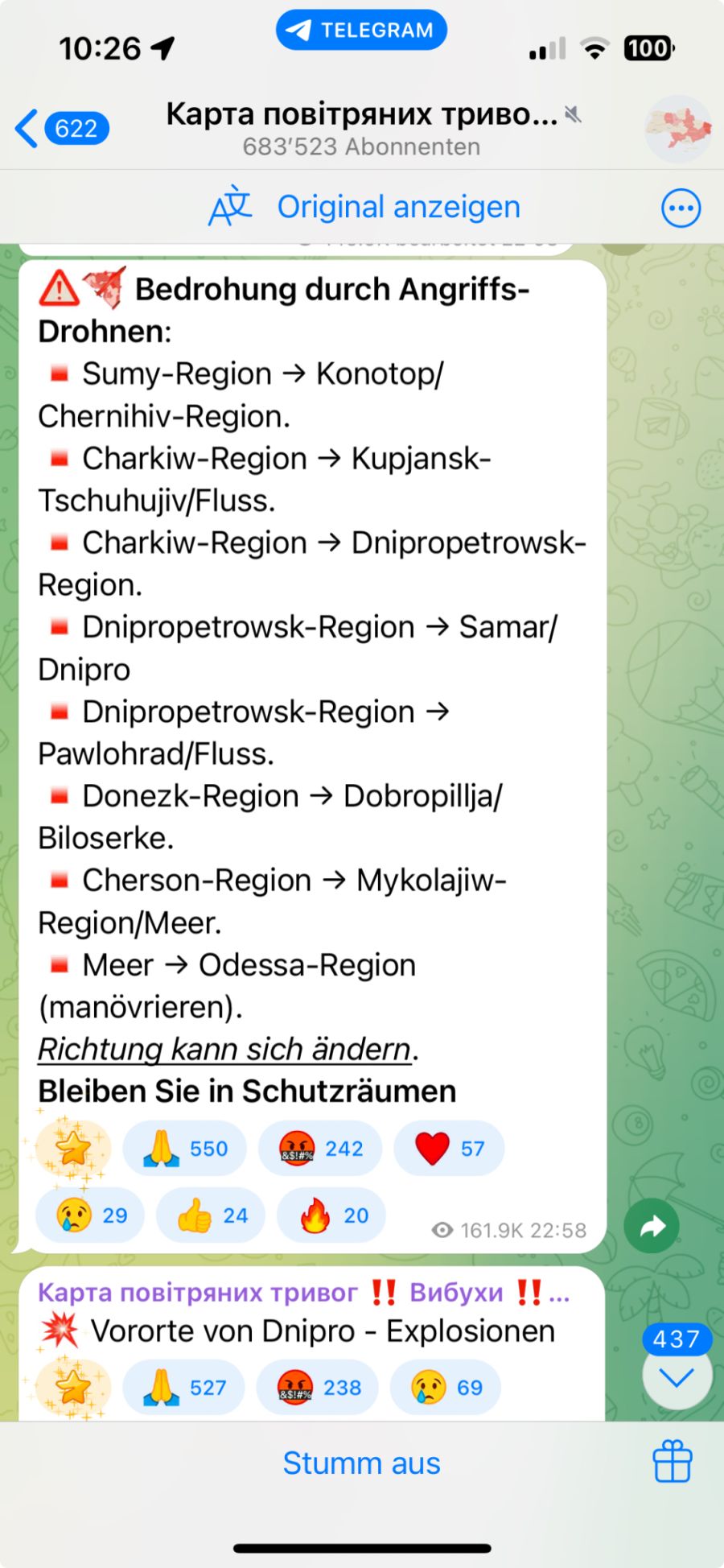 Die Bevölkerung wird gewarnt. Explosionen werden angezeigt.
