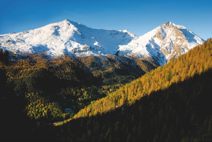 In den abgeschiedenen Täler der Bündner Berge entwickelte sich das Rätoromanische weiter. Berge