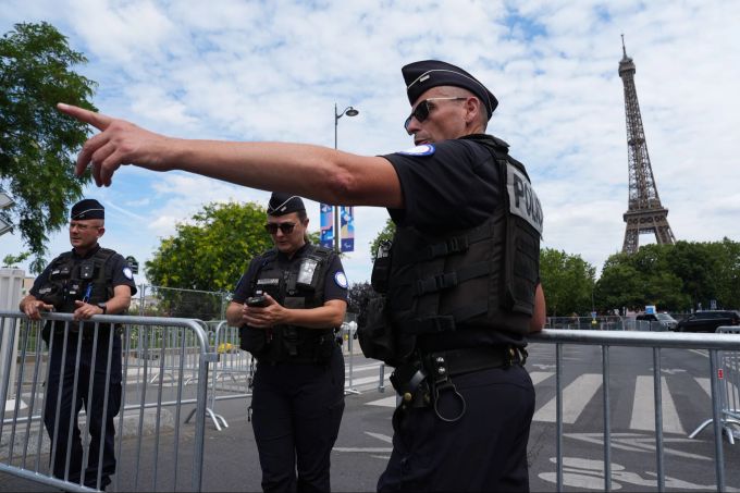 Zehntausende Polizisten und Gendarmen schützen die Eröffnungszeremonie. SNCF