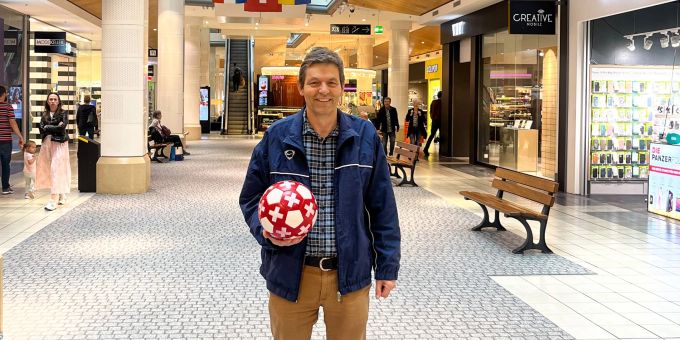 Kurt Rothenfluh, bekannt als Wettkönig aus «Wetten, dass..?», will im Emmen Center den Weltrekord wagen. Kurt Rothenfluh