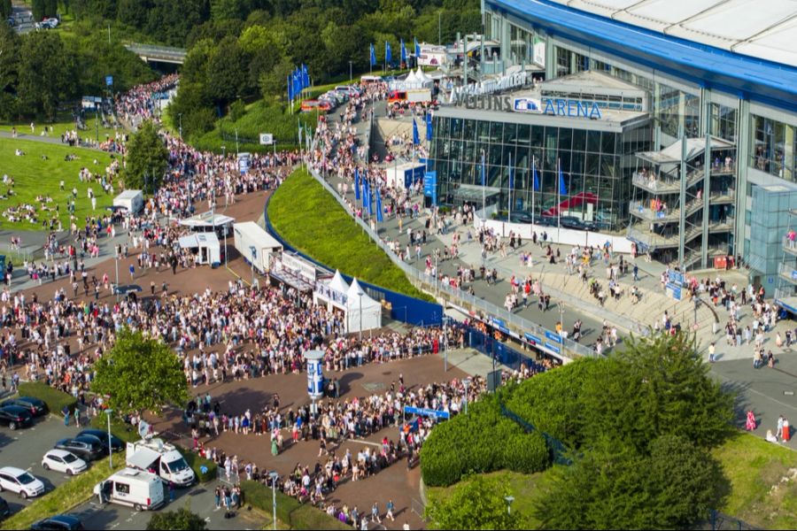 Bei der Veltins-Arena in Gelsenkirchen (DE) wurde ein amerikanischer Stalker der Sängerin festgenommen.