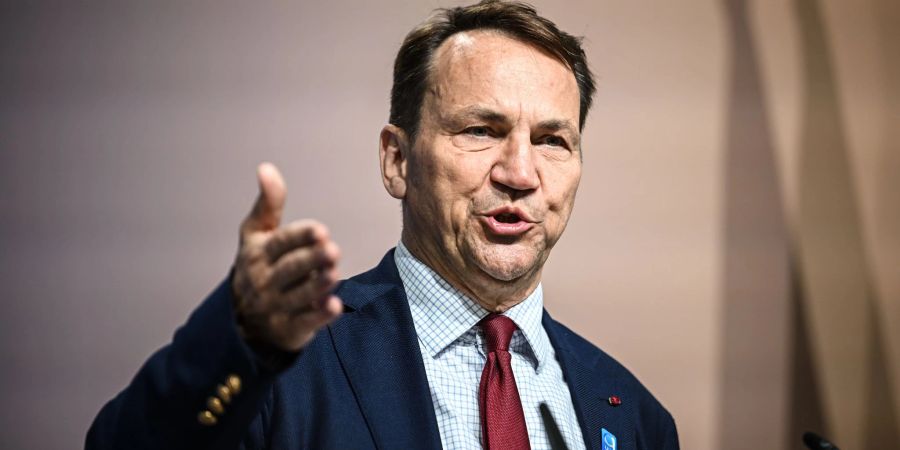 Nach Angaben des polnischen Aussenministers Radoslaw Sikorski haben sich viele in Polen lebende Ukrainer für eine Freiwilligen-Brigade gemeldet. (Archivbild)