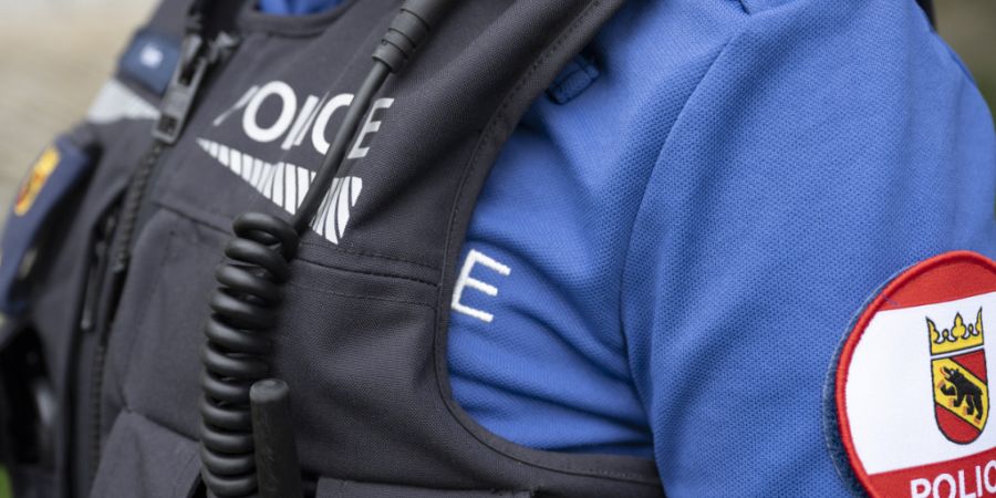 Die Polizei fand beim Mann zwei Imitationswaffen und ein Messer. (Symbolbild)