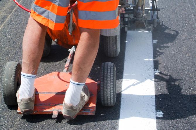 Markierungsarbeiten Strasse Markierung Farbe