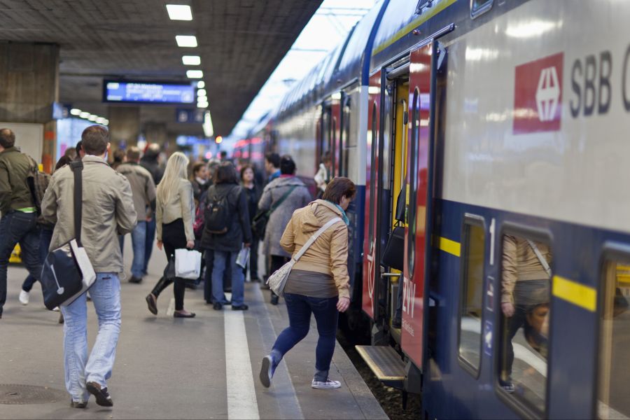 Im Pendlerverkehr an einem Mittwochabend ist die erste Klasse plötzlich besser besucht als die zweite Klasse.