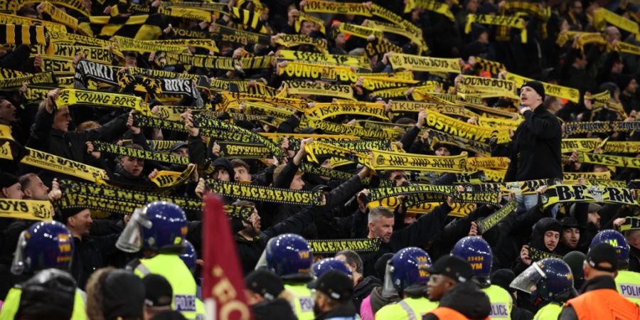 Die Berner Kantonsregierung wünscht sich ein konsequenteres Vorgehen gegen gewalttätige Sportfans. (Archivbild)