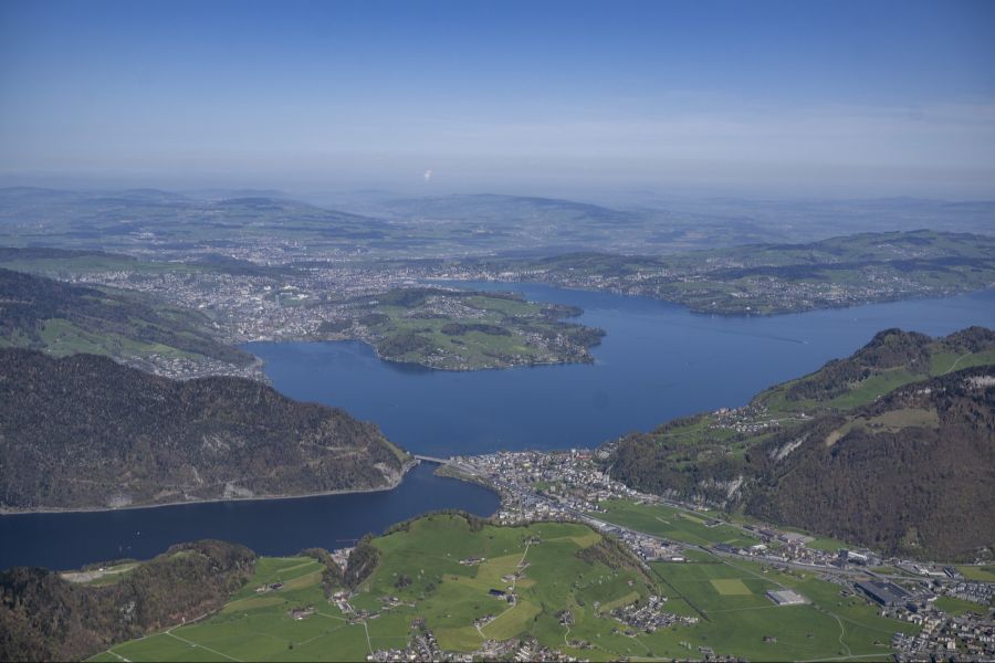 Das Paar war mit den beiden Kindern am Vierwaldstättersee und wollte gerade ins Wasser steigen.