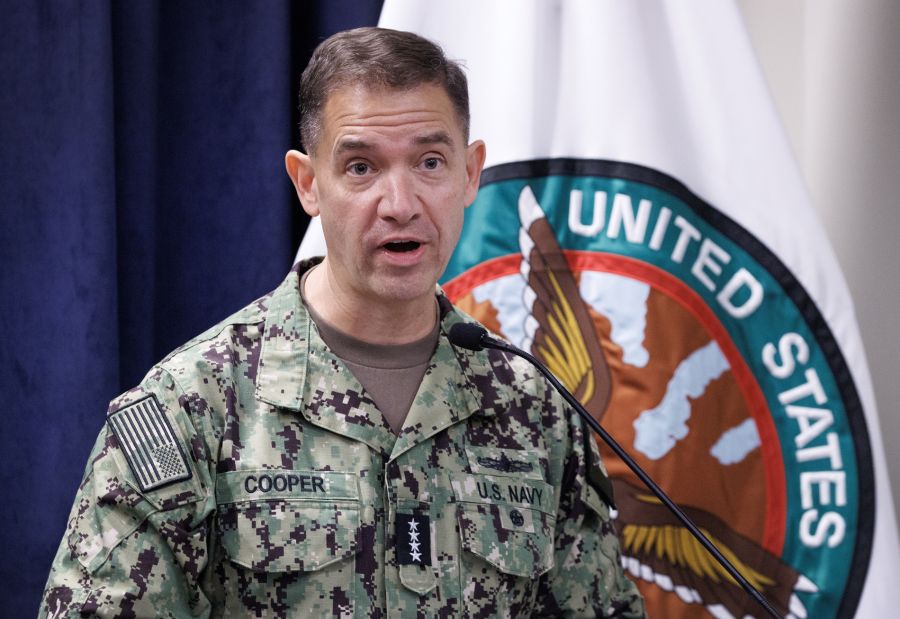 Den Kommandeur des United States Central Command (CENTCOM), Admiral Brad Cooper, hat Teheran offenbar ebenfalls im Visier.