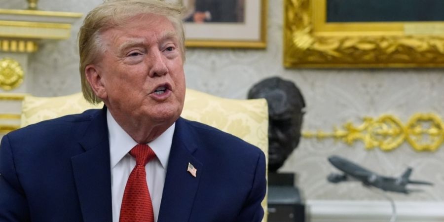 US-Präsident Donald Trump spricht im Oval Office des Weißen Hauses. Foto: Manuel Balce Ceneta/AP/dpa