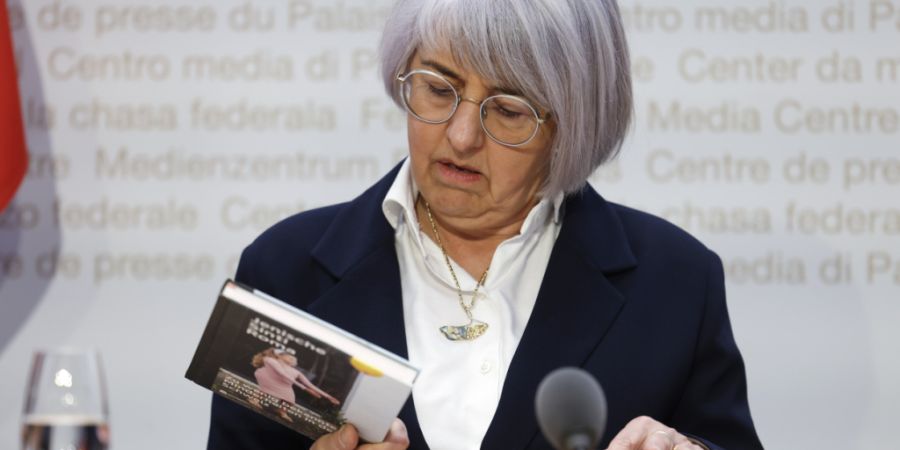 Das Innendepartement beabsichtigt, das an den Jenischen und Sinti begangene Unrecht von einer unabhängigen Kommission aufklären zu lassen. In einem offenen Brief an Bund und Kantone h...
