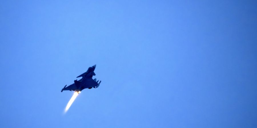 ARCHIV - Ein Kampfflugzeug des Typs JAS 39 Gripen. Foto: Anders Wiklund/TT/TT News Agency/AP/dpa/Archivbild
