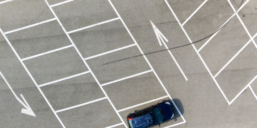 Wegen der Mobilitätsallianz sind die Parkplätze von St. Galler Unternehmen weniger besetzt und der CO2-Ausstoss sinkt. (Archivbild)