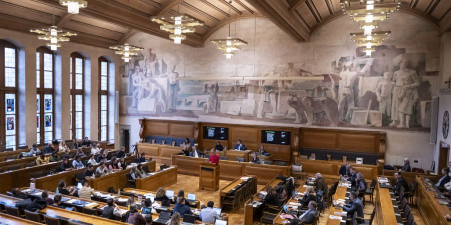Ausländerinnen und Ausländer sollen sich künftig einfacher in die Politik der Stadt Bern einbringen können. (Symbolbild)