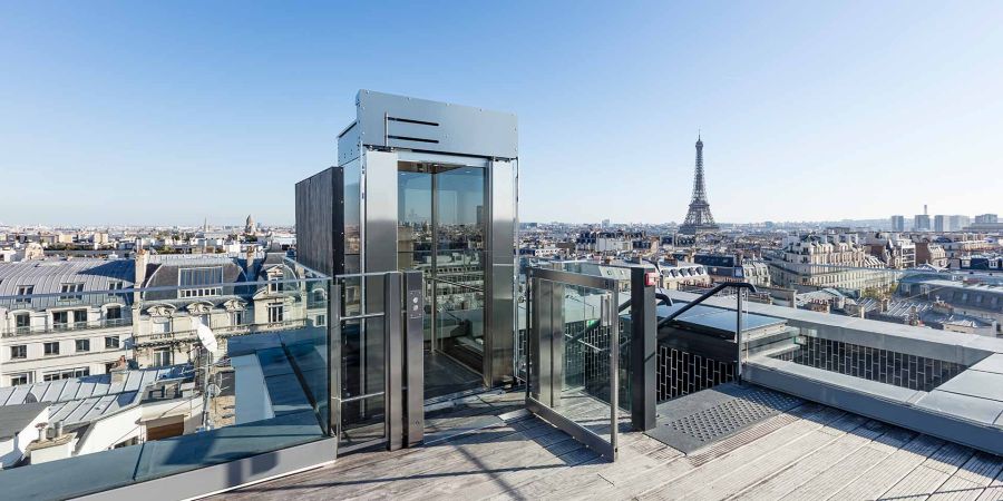 Der Rooftop-Lift an der Avenue Kléber in Paris fährt ohne Schacht bis aufs Dach, pardon: Bis zum Eiffel-Turm-Aussichtspunkt.
