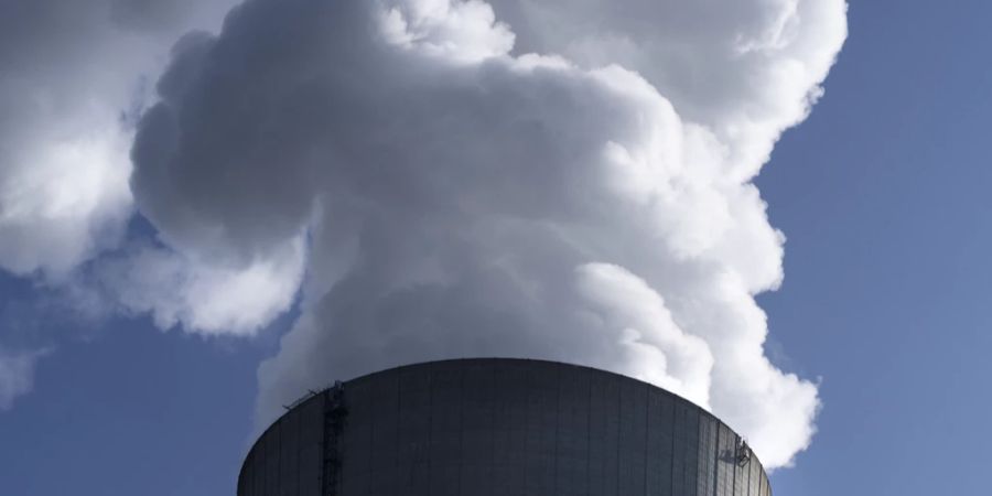 Atomreaktor Atomkraftwerk Schornstein Dampf