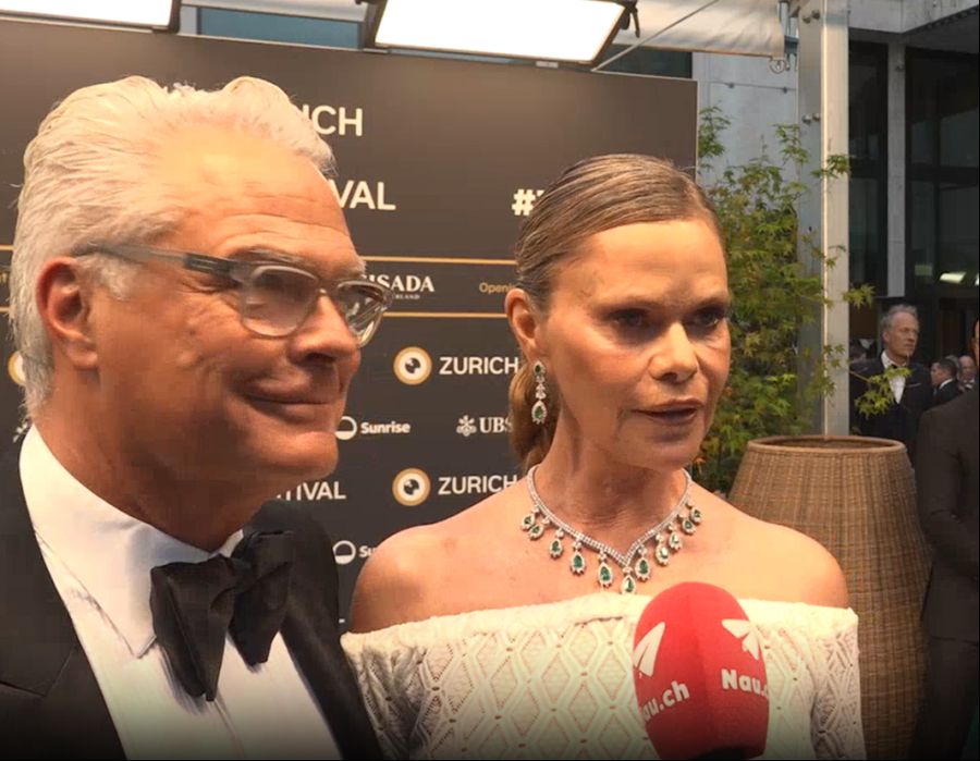 Thomas Dürr «ganz normal» in schwarz und Irina Beller in einem «unbezahlbaren» Vintage-Kleid.