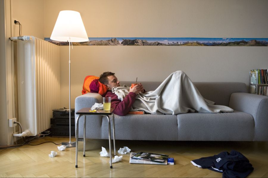Eine Krankheit sollte am besten zu Hause auskuriert werden. So vermeidet man Ansteckungen und ist schneller wieder belastbar bei der Arbeit.