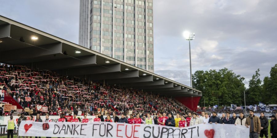Die «Schützi» kann erneuert werden. Mit dem Ja vom Sonntag werden die Stirnseiten des Winterthurer Stadions neu gebaut. Im Bild: Der Absteiger FCW verabschiedet sich im Mai 2026 von de...