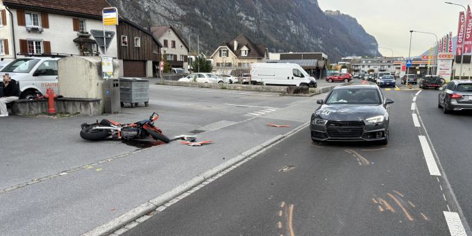 Verkehrsunfall in Netstal GL mit Motorrad. Verkehrsunfall