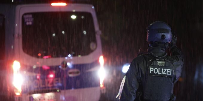 Die Ermittlungen nach dem Terrorakt in Solingen (D) laufen. Polizei