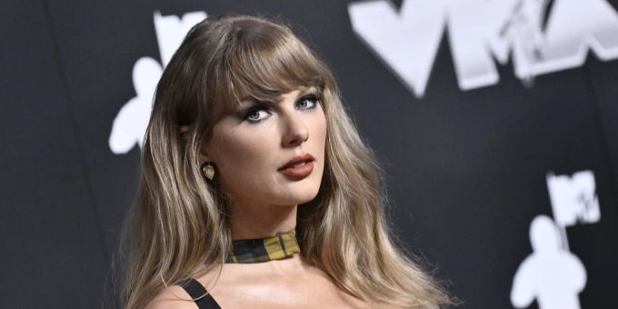 Im Eishockey-Stadion - Taylor Swift küsst Trennungsgerüchte weg