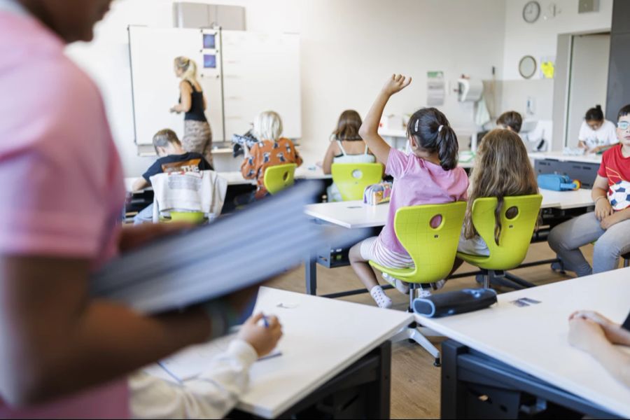 Man orientiere sich an den schwächeren Kindern statt an den stärkeren. Das sei ein Problem, sagt Verena Hofer, die eine Praxis für Begabungsförderung leitet.