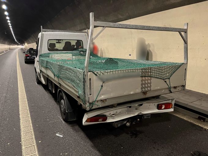 Beim Unfall wurden zwei Personen verletzt. Zwei Verletzte.