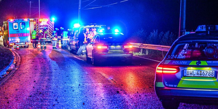 Bei einem Unfall im Landkreis Karlsruhe sind zwei Kinder gestorben.