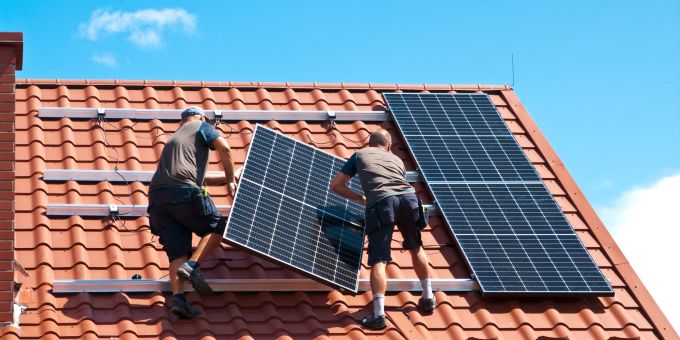 Anlagen für Solarenergie sollten regelmässig gewartet werden, um mögliche Probleme präventiv zu vermeiden. Solarenergie