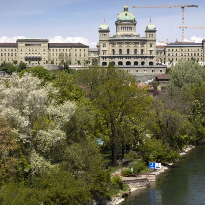 Bern Bundeshaus Aare