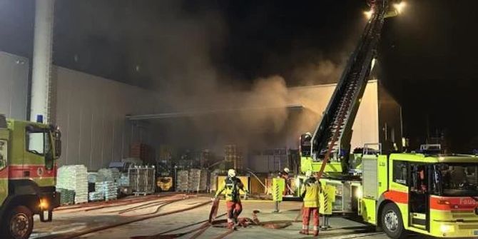 Lagerhalle in Brand.