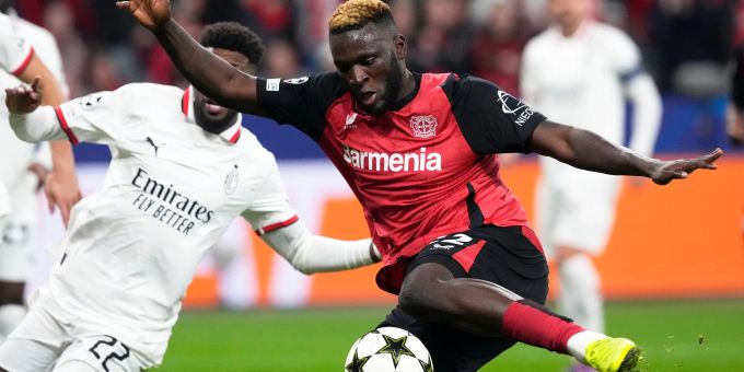 Victor Boniface (r.) sorgt abseits des Rasens für Schlagzeilen. bayer leverkusen