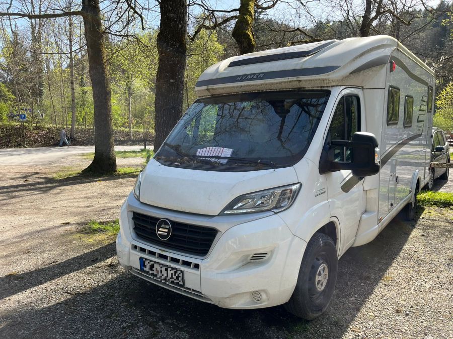 Dieser Camper mit einem deutschen Kennzeichen ist mit zehn Bussen belegt.