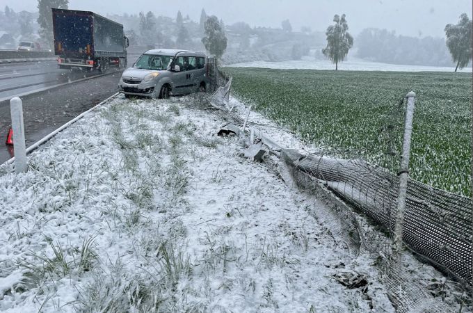 Das Auto geriet ins Rutschen. Rutschen