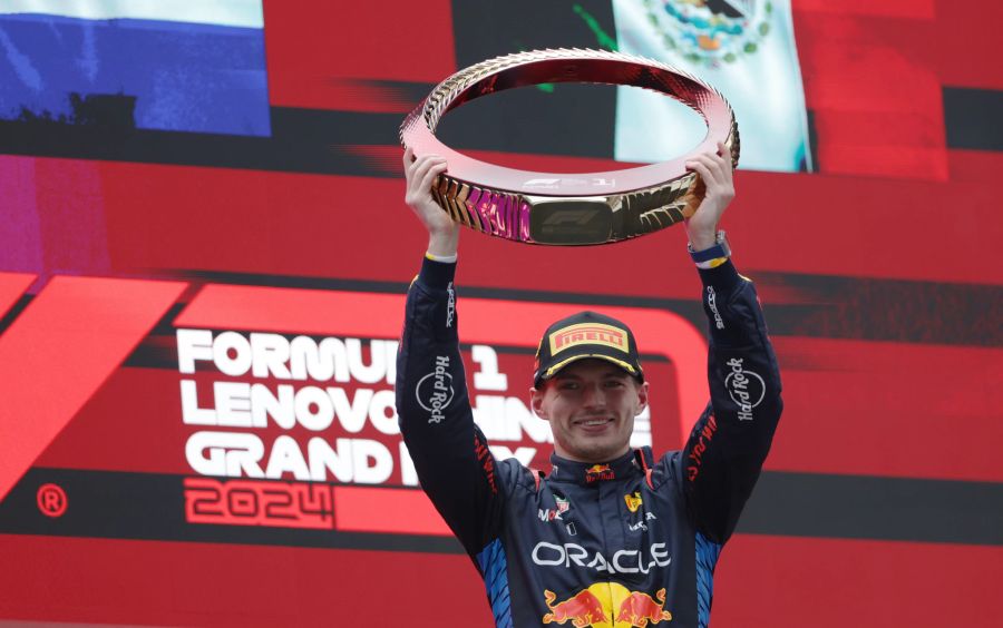 Der Vertrag des 26-Jährigen bei Red Bull läuft noch bis 2028. Eine spezielle Klausel würde einen vorzeitigen Wechsel jedoch ermöglichen.