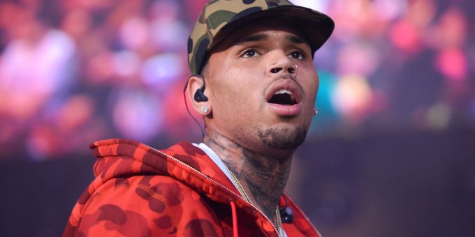 Chris Brown wurde wegen des Verdachts auf schwere Körperverletzung festgenommen, nun ist er auf Kaution freigekommen. (Archivbild) Chris Brown