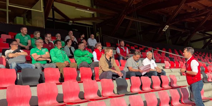 Der Präsident des NOS 2025 in St.Gallen, Michael Götte, bei der Information des Vorstandes des Nordostschweizer Schwingverbandes. Tribüne NOS 2025