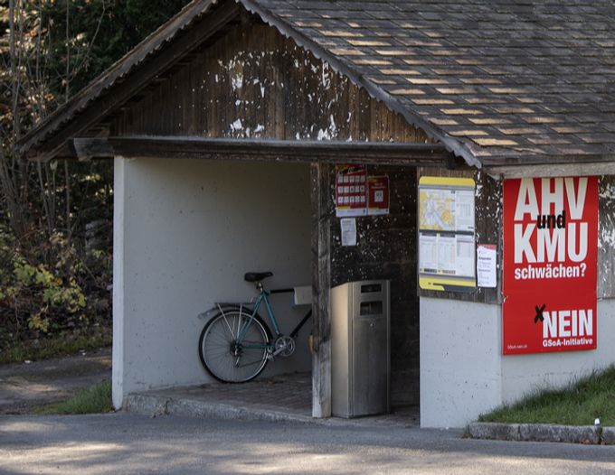 In Neckertal sollen sich Flüchtlinge nicht an der Bushaltestelle aufhalten dürfen. (Symbolbild) neckertal